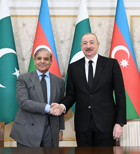 İlham Əliyev və Məhəmməd Şahbaz Şərif mətbuata bəyanatlarla çıxış ediblər