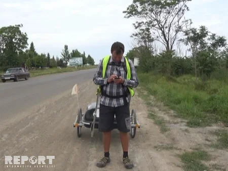 Alman s​əyyah 8 ölkəni piyada keçərək Azərbaycana çatıb - FOTO