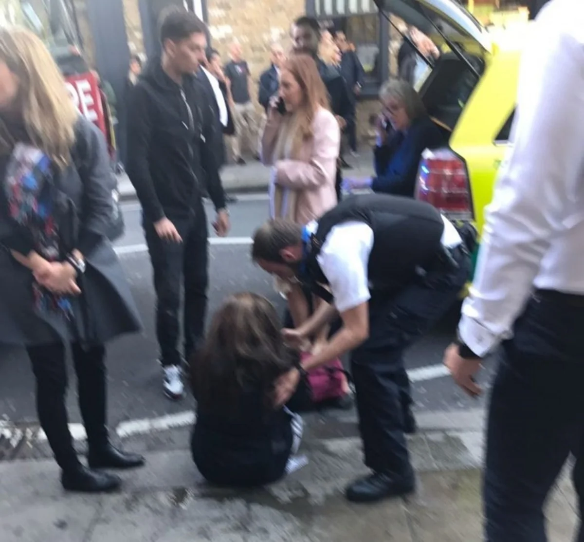 London metrosundakı terror hücumundan sonra 18 nəfər xəstəxanaya yerləşdirilib - YENİLƏNİB-5