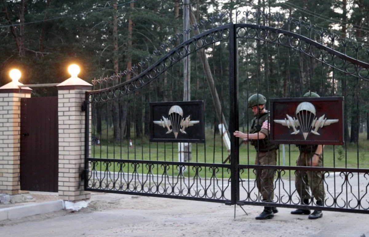 Rusiyada əsgər hərbçiləri güllələyib, dörd ölü, iki yaralı