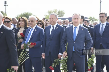 Anım Günü ilə əlaqədar Zəfər parkına ziyarət başlayıb