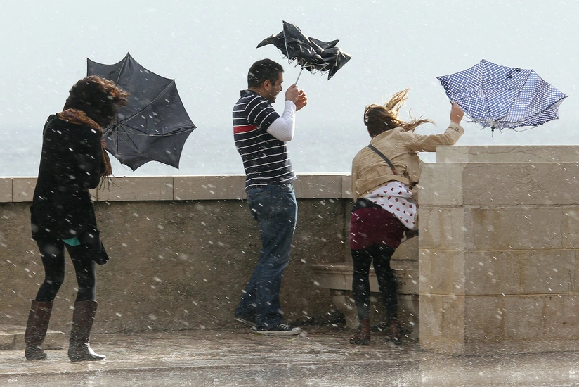 Warning: Strong wind to blow in Baku, heavy snow expected in regions