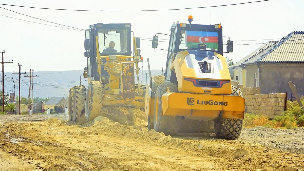 Abşeron rayonu Pirəkəşkül qəsəbəsinə gedən yol yenidən qurulur