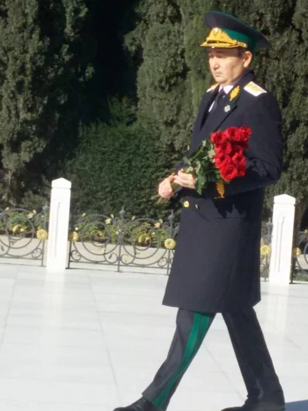 Ədliyyə işçiləri Fəxri xiyabanı və Şəhidlər xiyabanını ziyarət edib - FOTO
