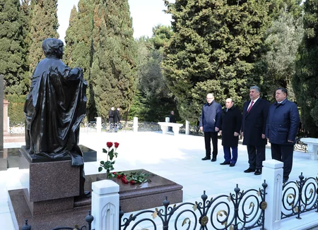Azərbaycan idman ictimaiyyətinin nümayəndələri ​Fəxri xiyabanı ziyarət ediblər - FOTO