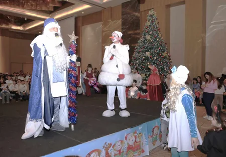 AHİK uşaqlar üçün bayram şənlikləri keçirir, sovqatlar paylayır