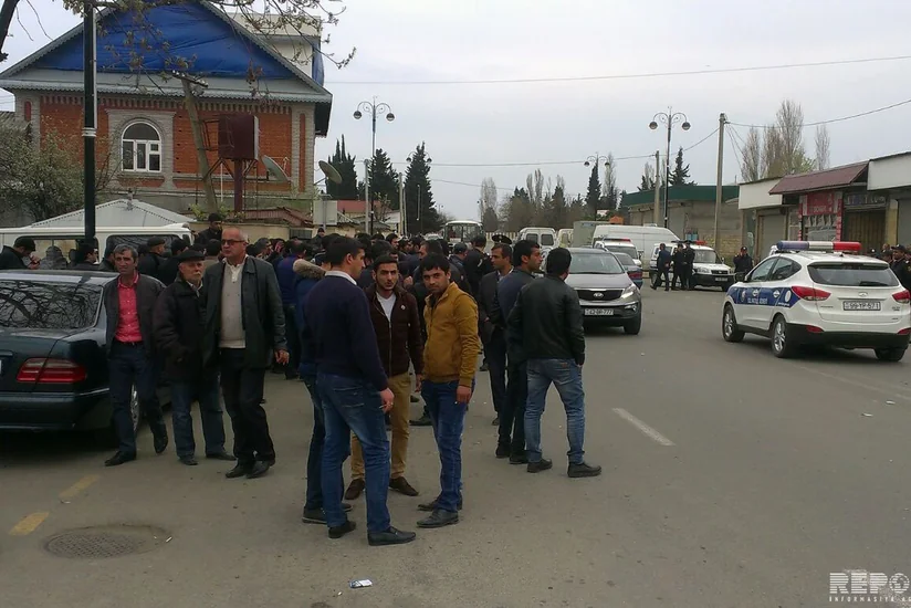 ​Lənkəranda ölüm hadisəsi baş verən küçənin sakinləri piyada keçidi və işıqfor tələb edib - FOTO