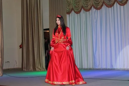 Özbəkistanda Azərbaycan milli geyimlərinin moda sərgisi keçirilib