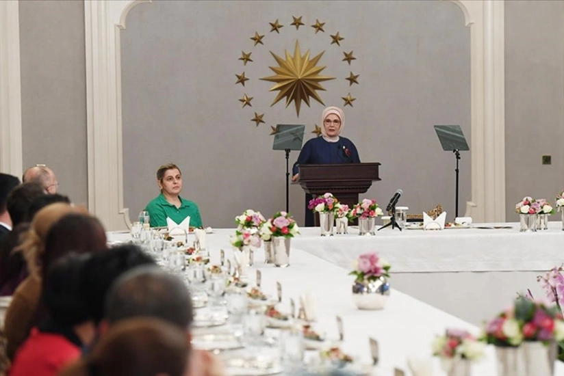 Əminə Ərdoğan iftar süfrəsi açıb, Sərvər Bəşirli ilə görüşüb