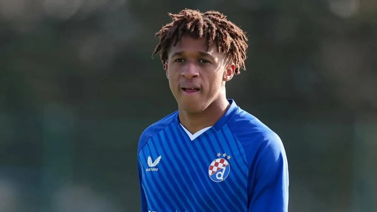 Barselona 16 yaşlı futbolçunu transfer etməyə yaxındır