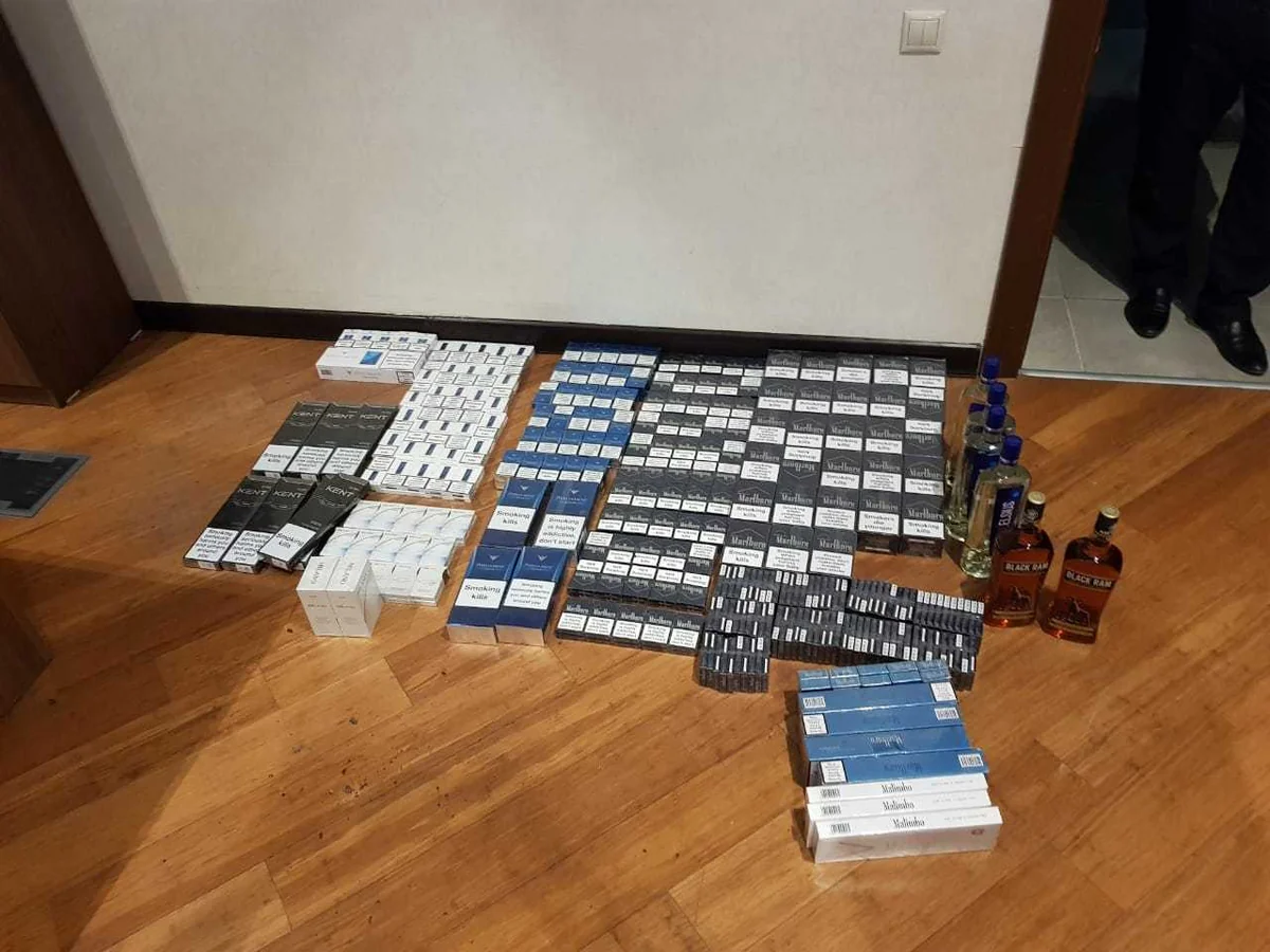 Külli miqdarda aksiz markasız siqaretlərin və spirtlıi içkilərin realizə edilməsinin qarşısı alınıb