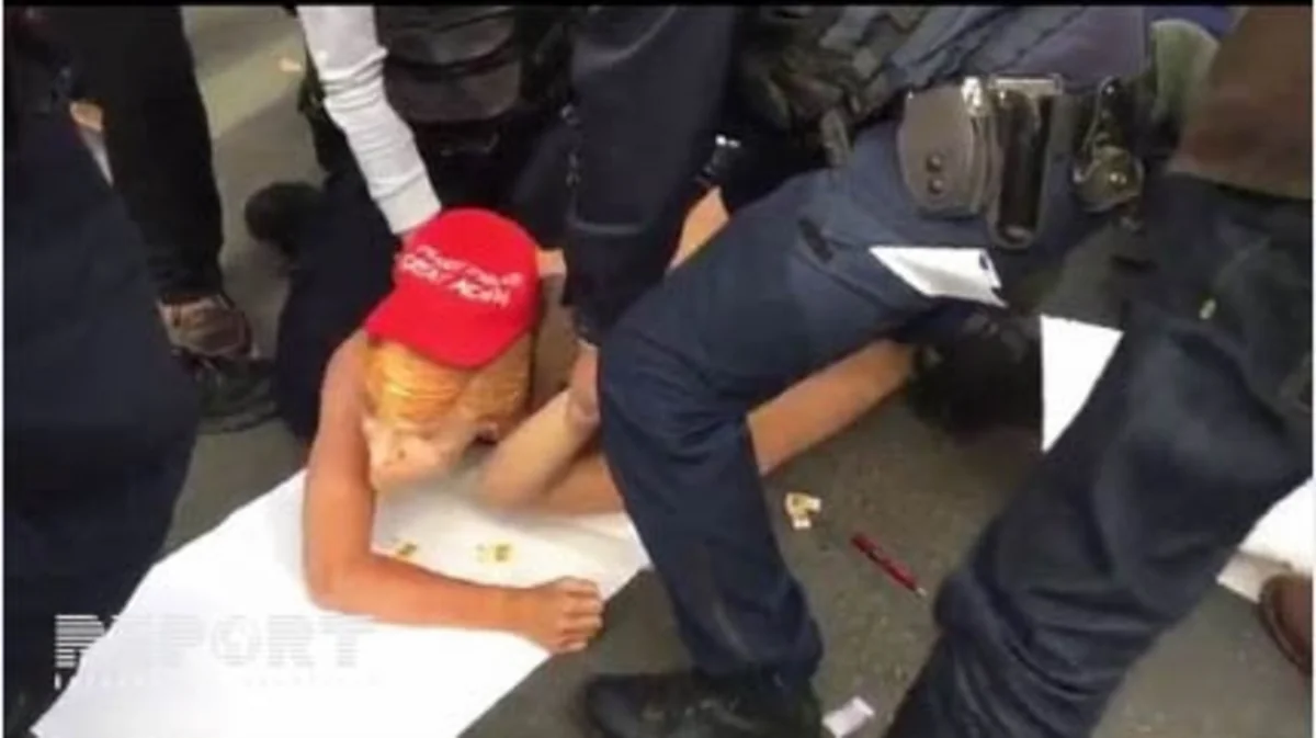 Fransada Milli Cəbhə liderinin əleyhinə etiraz aksiyası keçirilib - FOTO