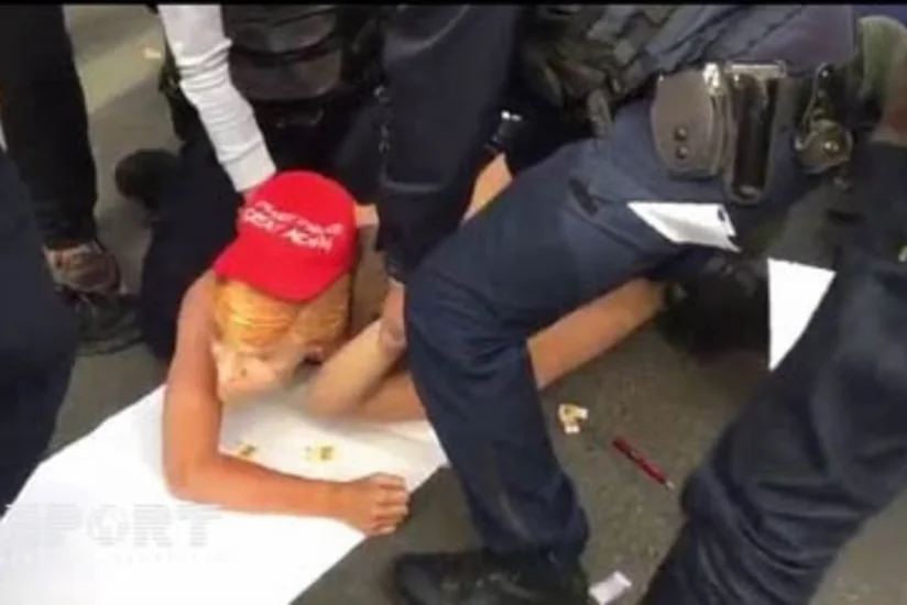 Fransada Milli Cəbhə liderinin əleyhinə etiraz aksiyası keçirilib - FOTO