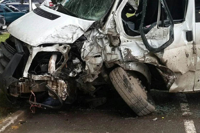Bakıda məktəbliləri daşıyan mikroavtobus qəzaya düşüb