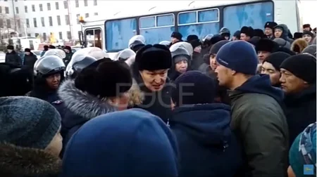 Qazaxıstanın yüzlərlə sakini erməni diasporunun törətdiyi qətlə etiraz olaraq kütləvi aksiya keçirib - VİDEO - FOTO