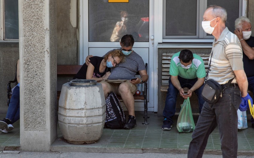 Serbiyada tibbi maska taxmayanlar cərimə ediləcək