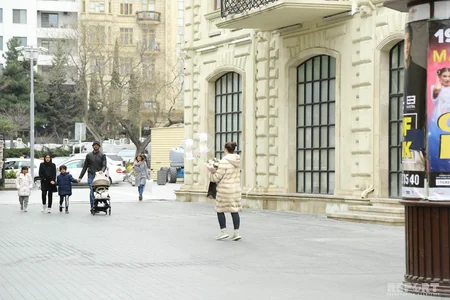 Bakıda Sevgililər günündən - VİDEOREPORTAJ - YENİLƏNİB