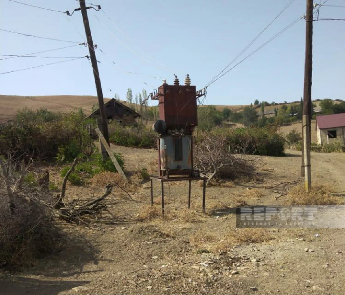 Cəlilabadda elektrik xətlərinin kabelləşmə işləri yarımçıq qalıb