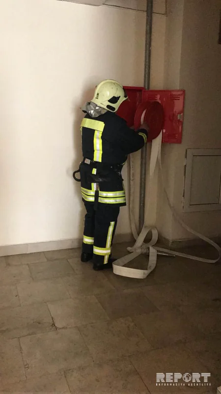 Bakıda hündürmərtəbəli binada yanğın olub - FOTO
