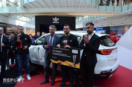 Avropa Liqasının Bakıda keçiriləcək final matçının səfirləri Moskvada azarkeşlərlə görüşüblər - YENİLƏNİB