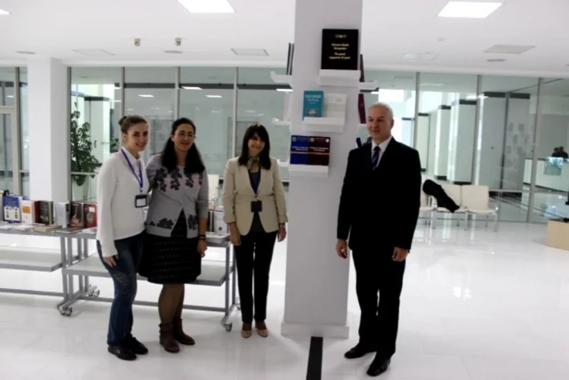 Mərkəzi Elmi Kitabxanaya UNESCO-nun nəşri olan 30-dan çox elmi kitab hədiyyə edilib