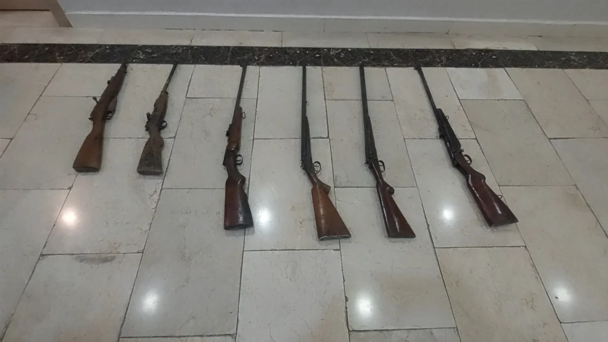 Жители Газахского района передали полиции незаконно хранившееся оружие