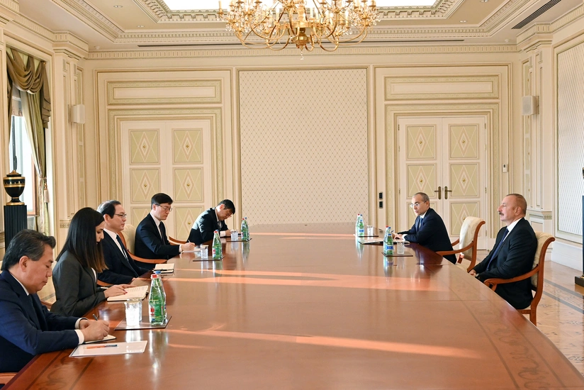 Ilham Aliyev receives South Korean Presidential Committee chairman