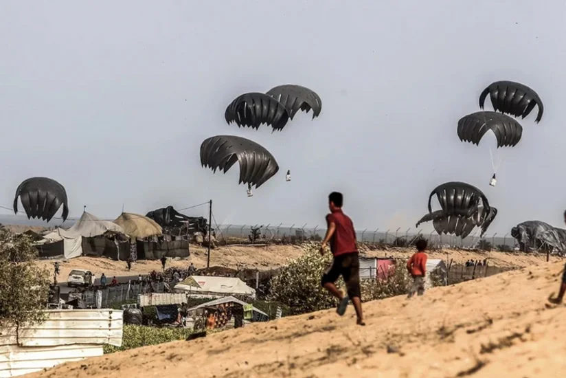Военные Израиля сбросили с воздуха гуманитарную помощь для жителей Газы