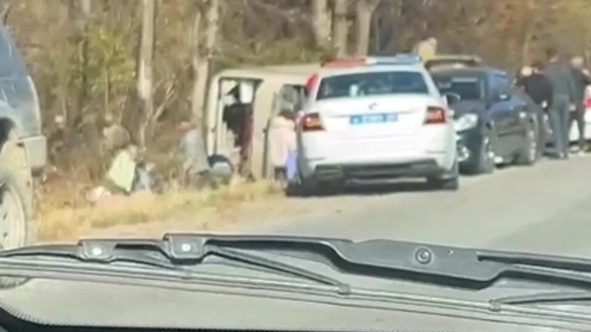 В Приморском крае в результате ДТП два человека погибли, 17 пострадали