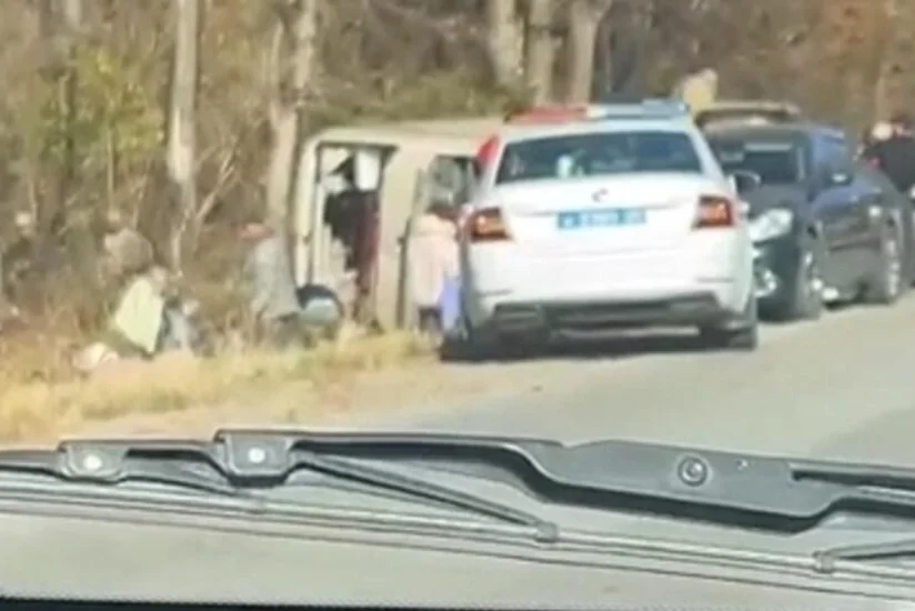 В Приморском крае в результате ДТП два человека погибли, 17 пострадали