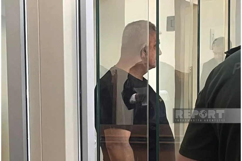 Bakıda mühafizəçini öldürməkdə təqsirləndirilən direktor müavininin məhkəməsi başlayıb