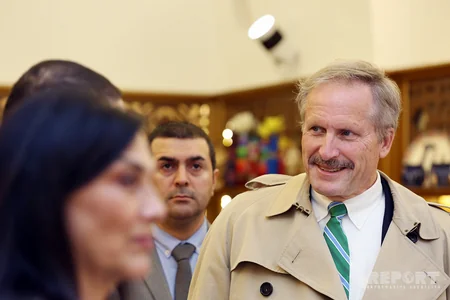 US Ambassador visits trade and exhibition center ABAD - PHOTO