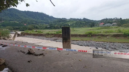 Astarada bir neçə kəndi birləşdirən yol çöküb, körpü dağılıb