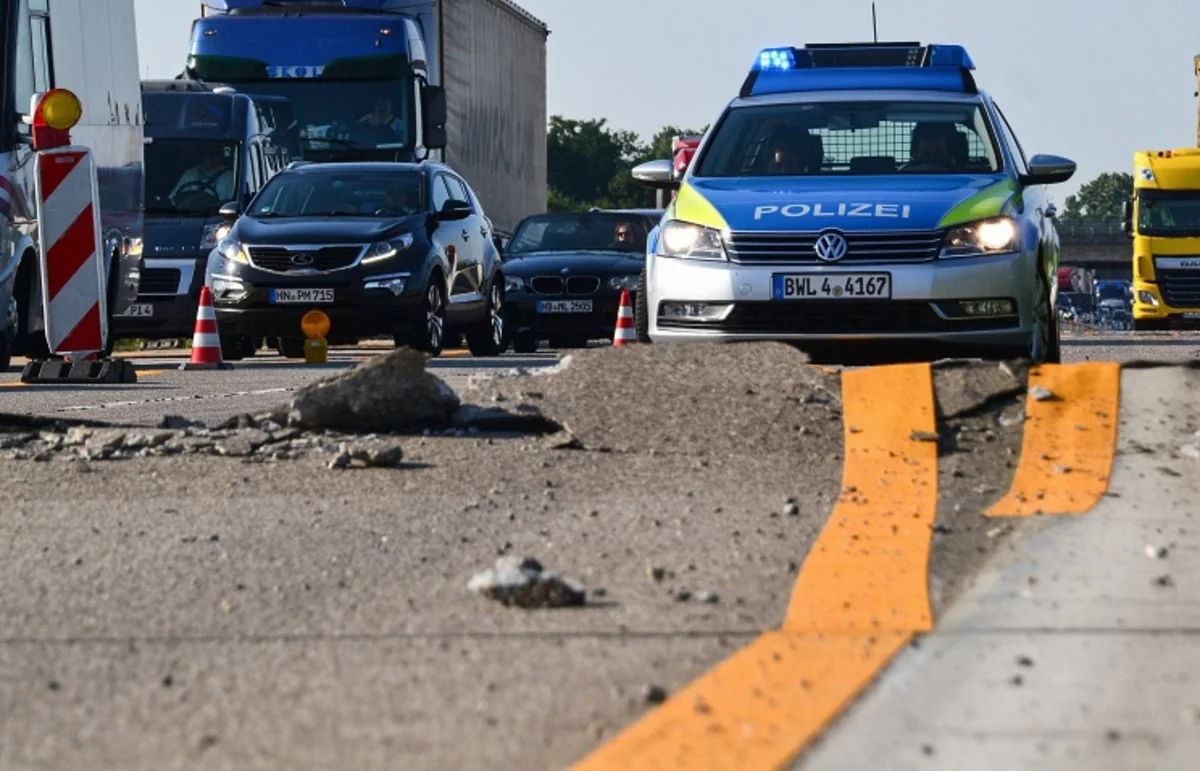 Almaniyada istidən yolların asfalt-beton örtüyü çatlayır