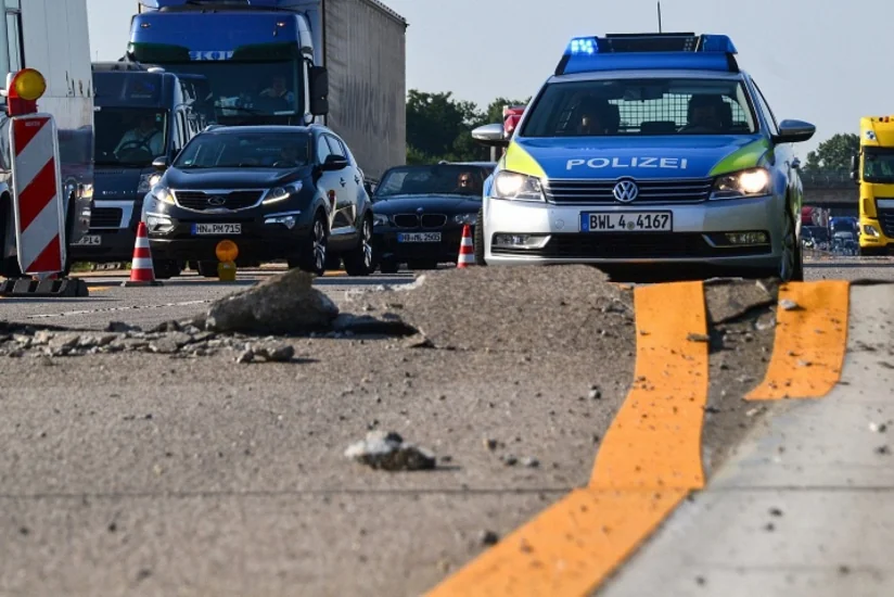 Almaniyada istidən yolların asfalt-beton örtüyü çatlayır