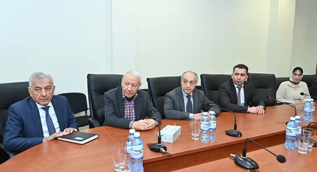 Rəssamlıq Akademiyasının rektoru kollektivə təqdim olunub