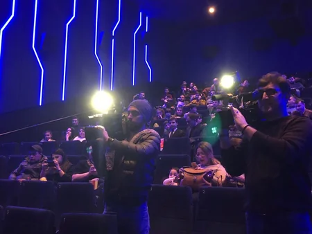 В “CinemaPlus Xəmsə коллектив Kəklikotu раздал автографы