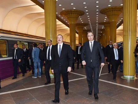Президент Ильхам Алиев ознакомился с ретро-вагонами Бакинского метрополитена - ОБНОВЛЕНО
