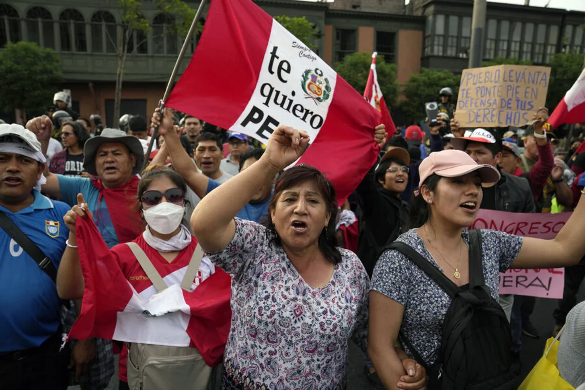 Peru hakimiyyəti iğtişaşlar səbəbindən 15 əyalətdə komendant saatı tətbiq edib