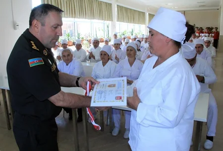 Azərbaycan Ordusunda aşpaz hazırlığı kursunun məzunlarına sertifikatlar təqdim edilib - VİDEO