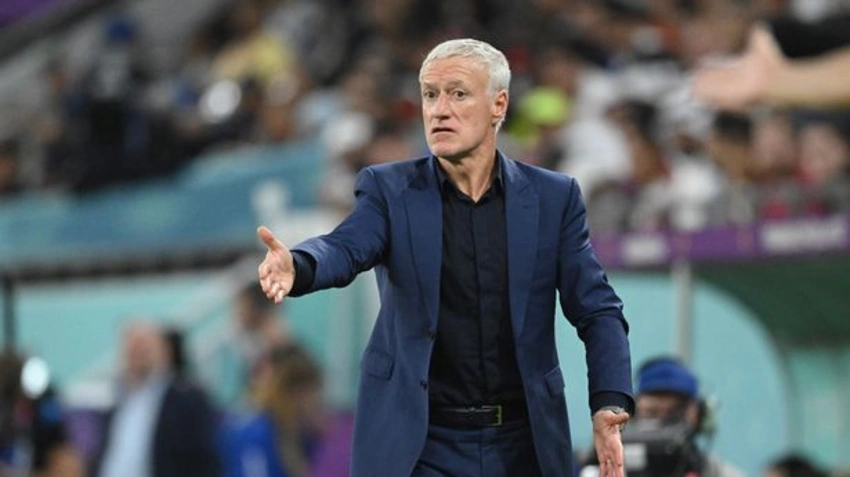 Fransa Futbol Federasiyası milli komandanın baş məşqçisini dəyişmək istəmir