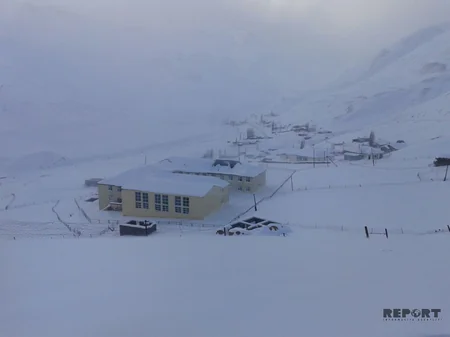 Xınalıqda qar məktəb binasının damını çökdürüb - FOTO