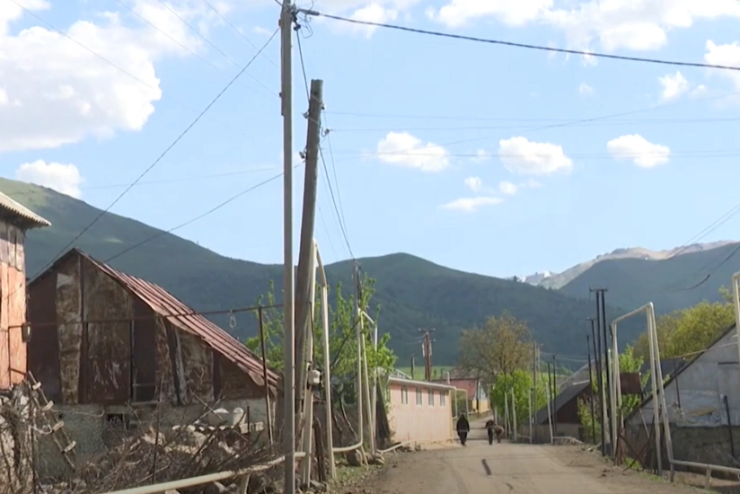 “Azərişıq” Gədəbəyin bir sıra kəndlərində elektrik təsərrüfatını yeniləyir