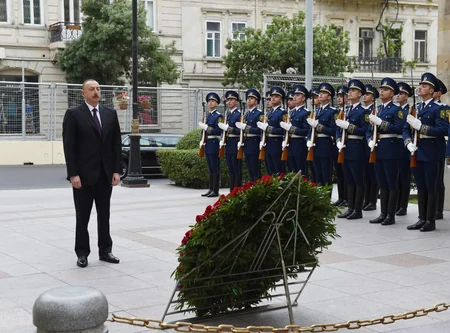 President Ilham Aliyev visits memorial in honor of Azerbaijan Democratic Republic