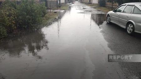 Oğuza leysan yağıb, dolu düşüb, həyətləri su basıb