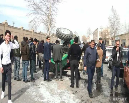 Bərdədə traktor aşdı, sürücü yaralandı - FOTO - VİDEO