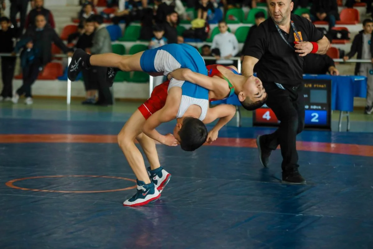 U-15 Azərbaycan çempionatında sərbəst güləş üzrə qaliblər müəyyənləşib