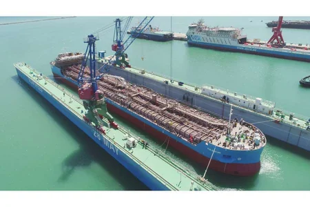 Azərbaycan istehsalı olan ikinci tanker inşasının növbəti mərhələsi üçün suya salınıb