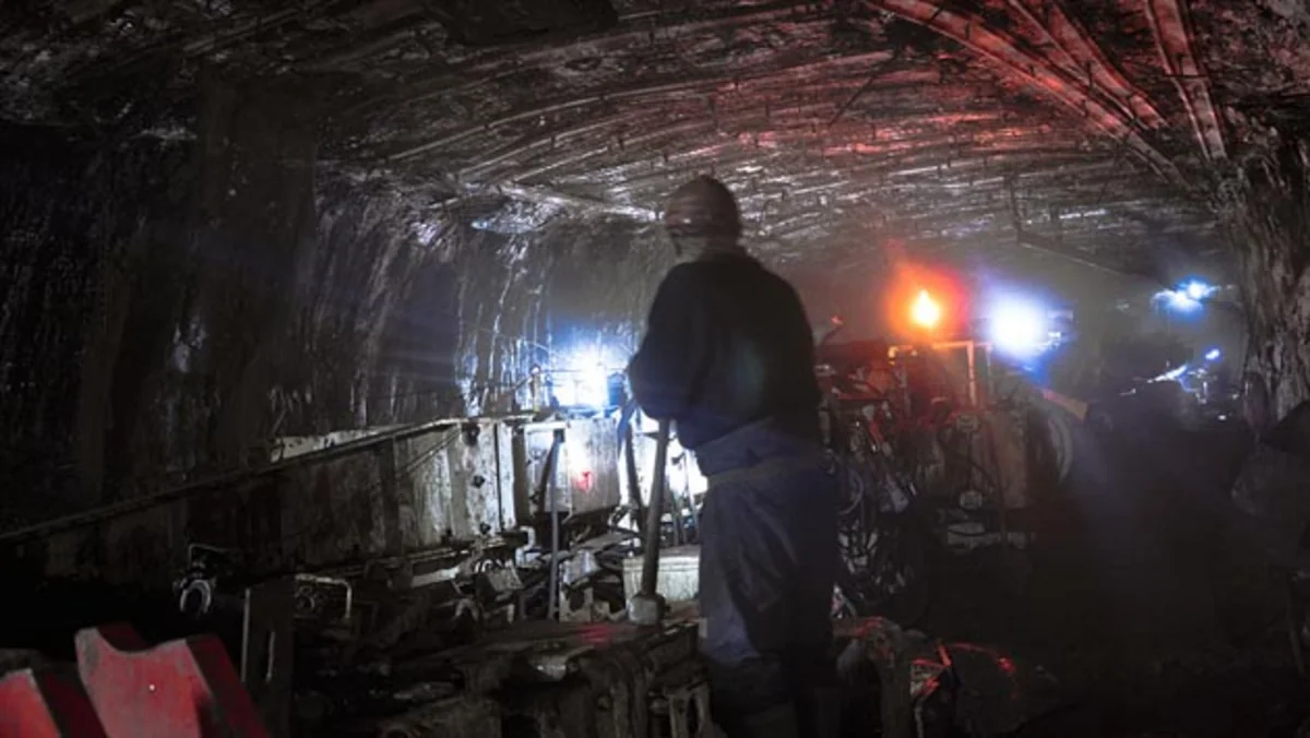 Zimbabwe rescues all 15 trapped miners alive