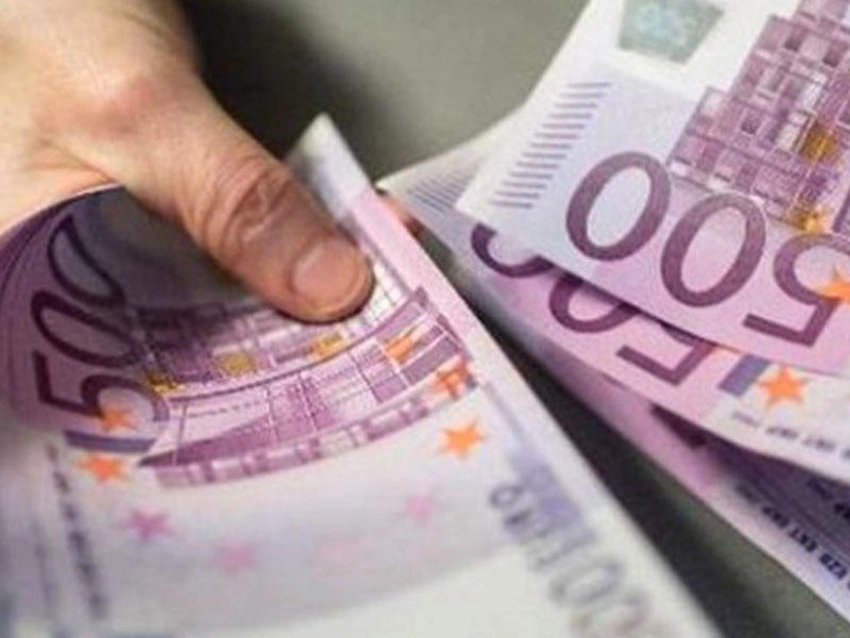 Bakı sakininə 8 ədəd 500 avroluq saxta əskinas verən xarici vətəndaş saxlanılıb
